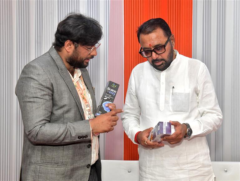 केंद्रीय आयुष राज्य मंत्री (स्वतंत्र प्रभार) और स्वास्थ्य एवं परिवार कल्याण राज्य मंत्री श्री प्रतापराव जाधव 26 फरवरी, 2026 को महाराष्ट्र के बुलढाणा के शेगांव में राष्ट्रीय आरोग्य मेला 2026 में शामिल हुए।