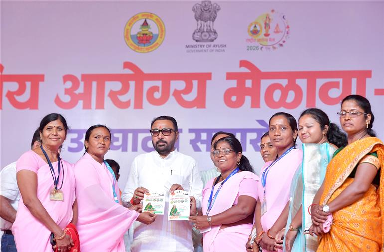 केंद्रीय आयुष राज्य मंत्री (स्वतंत्र प्रभार) और स्वास्थ्य एवं परिवार कल्याण राज्य मंत्री श्री प्रतापराव जाधव 26 फरवरी, 2026 को महाराष्ट्र के बुलढाणा के शेगांव में राष्ट्रीय आरोग्य मेला 2026 में शामिल हुए।