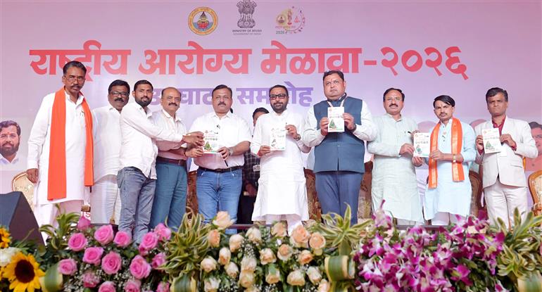 केंद्रीय आयुष राज्य मंत्री (स्वतंत्र प्रभार) और स्वास्थ्य एवं परिवार कल्याण राज्य मंत्री श्री प्रतापराव जाधव 26 फरवरी, 2026 को महाराष्ट्र के बुलढाणा के शेगांव में राष्ट्रीय आरोग्य मेला 2026 में शामिल हुए।