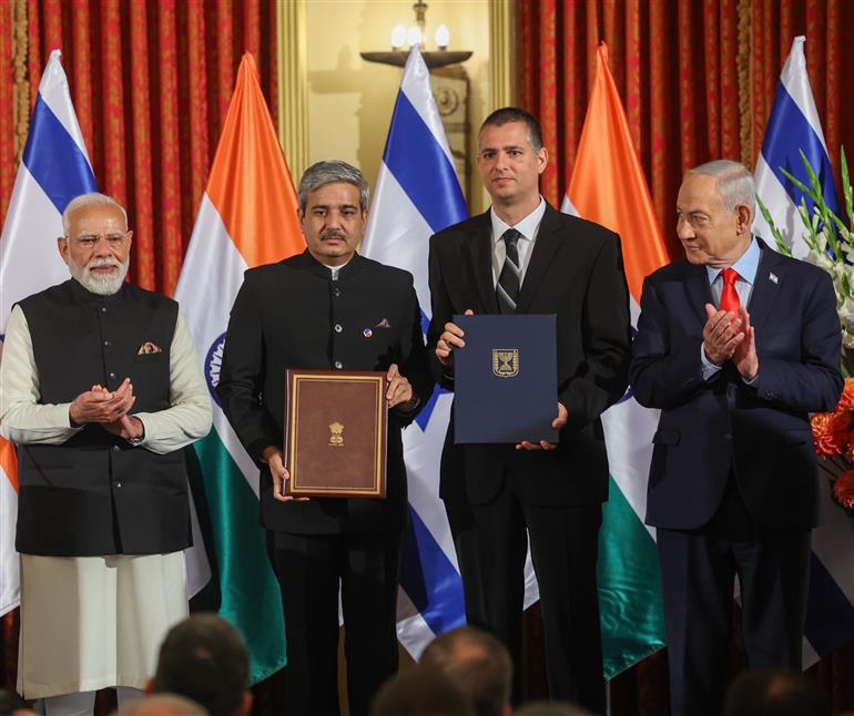 प्रधानमंत्री श्री नरेन्द्र मोदी और इजरायल के प्रधानमंत्री श्री बेंजामिन नेतन्याहू 26 फरवरी, 2026 को इजरायल में भारत और इजरायल के बीच समझौता ज्ञापनों के आदान-प्रदान के साक्षी बने।
