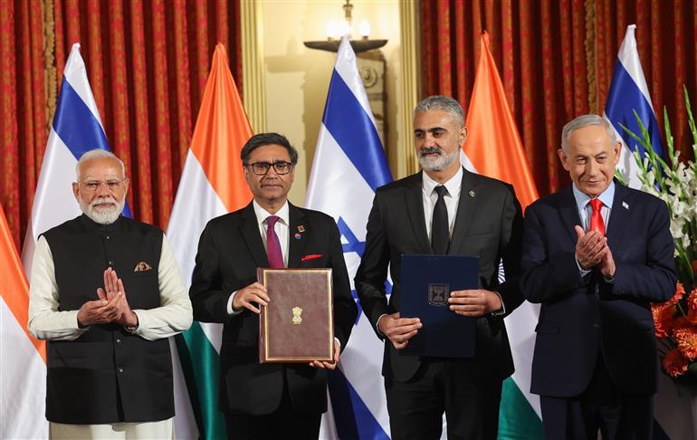 प्रधानमंत्री श्री नरेन्द्र मोदी और इजरायल के प्रधानमंत्री श्री बेंजामिन नेतन्याहू 26 फरवरी, 2026 को इजरायल में भारत और इजरायल के बीच समझौता ज्ञापनों के आदान-प्रदान के साक्षी बने।