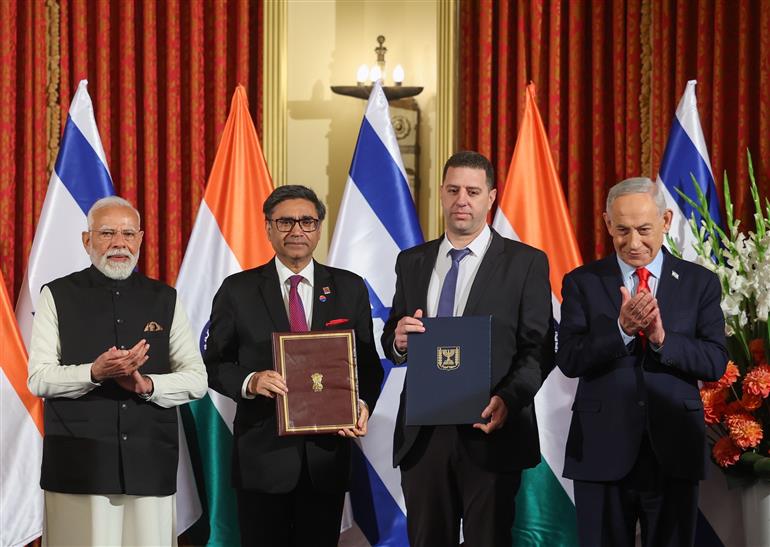 प्रधानमंत्री श्री नरेन्द्र मोदी और इजरायल के प्रधानमंत्री श्री बेंजामिन नेतन्याहू 26 फरवरी, 2026 को इजरायल में भारत और इजरायल के बीच समझौता ज्ञापनों के आदान-प्रदान के साक्षी बने।