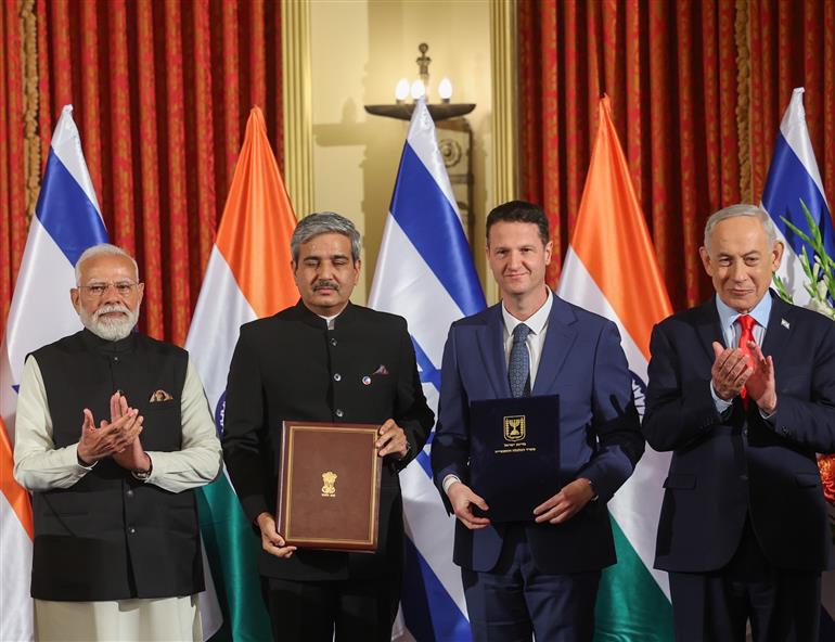 प्रधानमंत्री श्री नरेन्द्र मोदी और इजरायल के प्रधानमंत्री श्री बेंजामिन नेतन्याहू 26 फरवरी, 2026 को इजरायल में भारत और इजरायल के बीच समझौता ज्ञापनों के आदान-प्रदान के साक्षी बने।