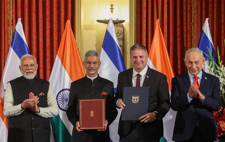 प्रधानमंत्री श्री नरेन्द्र मोदी और इजरायल के प्रधानमंत्री श्री बेंजामिन नेतन्याहू 26 फरवरी, 2026 को इजरायल में भारत और इजरायल के बीच समझौता ज्ञापनों के आदान-प्रदान के साक्षी बने।