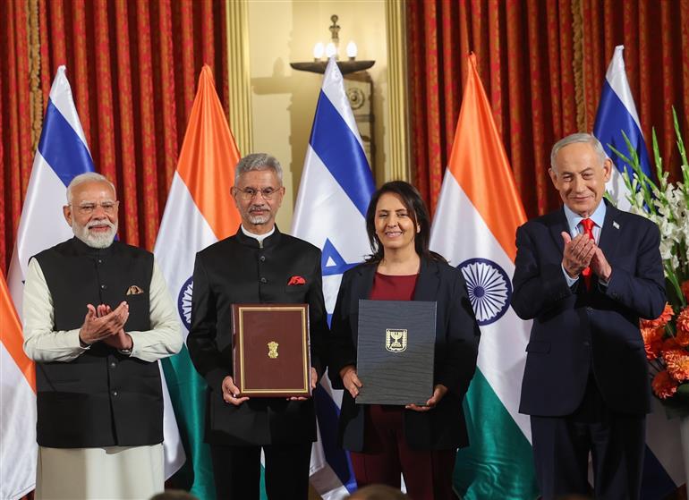 प्रधानमंत्री श्री नरेन्द्र मोदी और इजरायल के प्रधानमंत्री श्री बेंजामिन नेतन्याहू 26 फरवरी, 2026 को इजरायल में भारत और इजरायल के बीच समझौता ज्ञापनों के आदान-प्रदान के साक्षी बने।
:Prime Minister