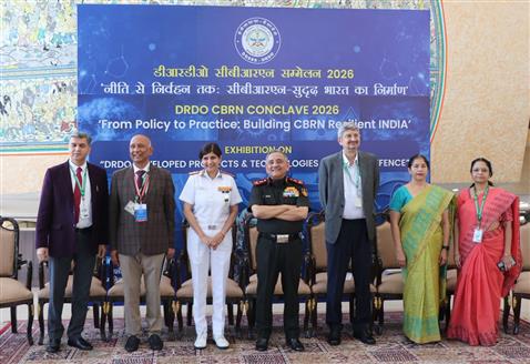 चीफ ऑफ डिफेंस स्टाफ जनरल अनिल चौहान 26 फरवरी, 2026 को नई दिल्ली में डीआरडीओ द्वारा आयोजित दो दिवसीय सीबीआरएन कॉन्क्लेव के उद्घाटन समारोह में शामिल हुए।
