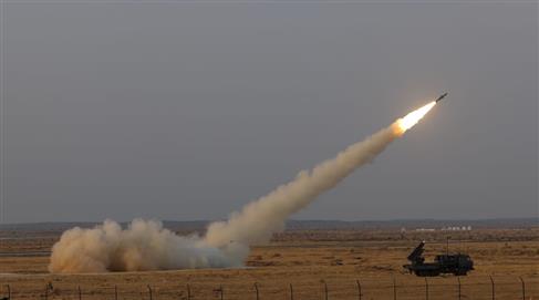 भारतीय वायु सेना ने 27 फरवरी, 2026 को राजस्थान के जैसलमेर में पोखरण फायरिंग रेंज में हवाई अभियानों के संपूर्ण क्रिया-कलापों में अपनी दुर्जेय युद्ध तत्परता, आपसी तालमेल और तकनीकी क्षमता का प्रदर्शन करने के लिए अभ्यास 'वायुशक्ति-26' का सफलतापूर्वक आयोजन किया। राष्ट्रपति श्रीमती द्रौपदी मुर्मु मुख्य अतिथि के रूप में अग्नि शक्ति प्रदर्शन में शामिल हुईं।