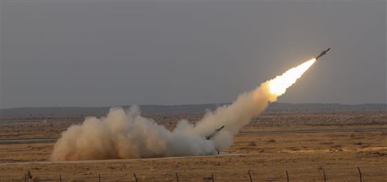 भारतीय वायु सेना ने 27 फरवरी, 2026 को राजस्थान के जैसलमेर में पोखरण फायरिंग रेंज में हवाई अभियानों के संपूर्ण क्रिया-कलापों में अपनी दुर्जेय युद्ध तत्परता, आपसी तालमेल और तकनीकी क्षमता का प्रदर्शन करने के लिए अभ्यास 'वायुशक्ति-26' का सफलतापूर्वक आयोजन किया। राष्ट्रपति श्रीमती द्रौपदी मुर्मु मुख्य अतिथि के रूप में अग्नि शक्ति प्रदर्शन में शामिल हुईं।