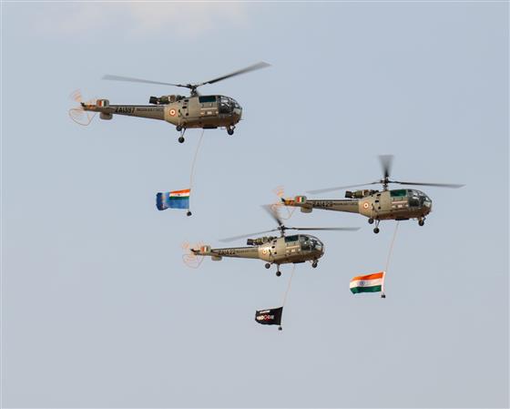 भारतीय वायु सेना ने 27 फरवरी, 2026 को राजस्थान के जैसलमेर में पोखरण फायरिंग रेंज में हवाई अभियानों के संपूर्ण क्रिया-कलापों में अपनी दुर्जेय युद्ध तत्परता, आपसी तालमेल और तकनीकी क्षमता का प्रदर्शन करने के लिए अभ्यास 'वायुशक्ति-26' का सफलतापूर्वक आयोजन किया। राष्ट्रपति श्रीमती द्रौपदी मुर्मु मुख्य अतिथि के रूप में अग्नि शक्ति प्रदर्शन में शामिल हुईं।