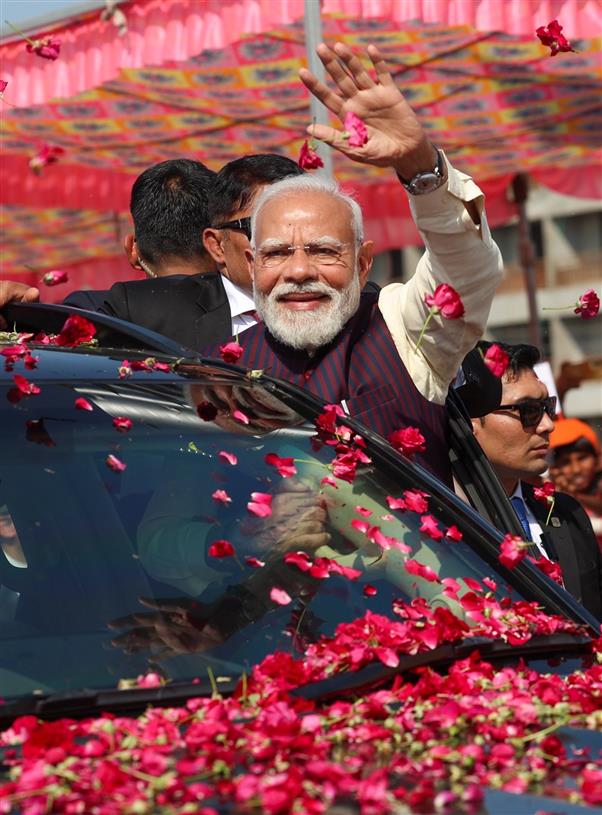 प्रधानमंत्री श्री नरेन्द्र मोदी का 28 फरवरी, 2026 को गुजरात के साणंद पहुंचने पर लोगों ने उत्साह के साथ स्वागत किया।