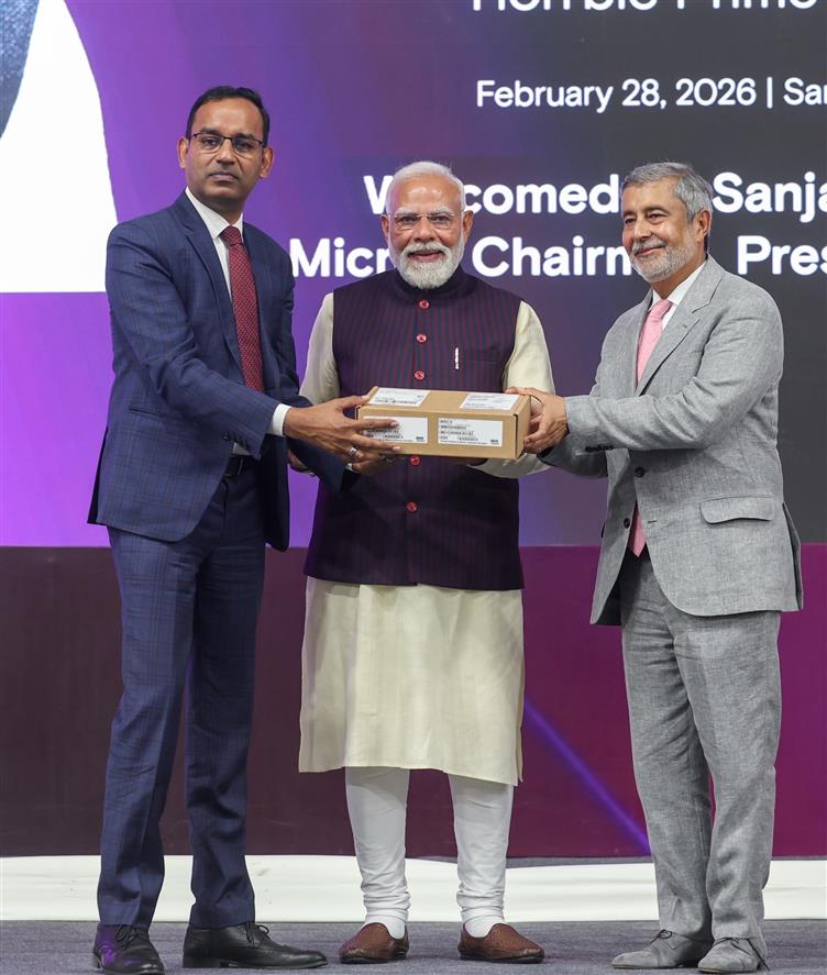 प्रधानमंत्री श्री नरेन्द्र मोदी 28 फरवरी, 2026 को गुजरात के साणंद में माइक्रोन टेक्नोलॉजी की सेमीकंडक्टर एटीएमपी (असेंबली, टेस्ट, मार्किंग और पैकेजिंग) फैसिलिटी के उद्घाटन में शामिल हुए।