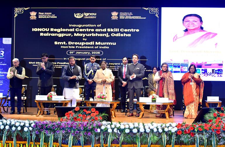 राष्ट्रपति श्रीमती द्रौपदी मुर्मु ने 1 जनवरी 2026 को नई दिल्ली स्थित राष्ट्रपति भवन सांस्कृतिक केंद्र में ‘स्किल द नेशन चैलेंज’ का शुभारंभ किया।