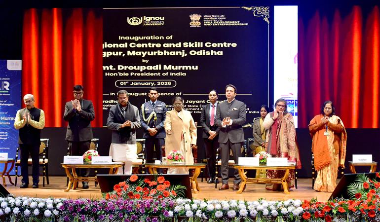 राष्ट्रपति श्रीमती द्रौपदी मुर्मु ने 1 जनवरी 2026 को नई दिल्ली स्थित राष्ट्रपति भवन सांस्कृतिक केंद्र में ‘स्किल द नेशन चैलेंज’ का शुभारंभ किया।