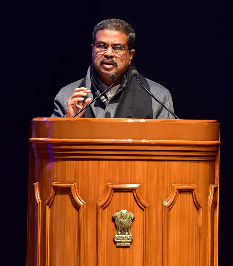 केंद्रीय शिक्षा मंत्री श्री धर्मेंद्र प्रधान ने 1 जनवरी 2026 को नई दिल्ली स्थित राष्ट्रपति भवन सांस्कृतिक केंद्र में ‘स्किल द नेशन चैलेंज’ के शुभारंभ अवसर पर संबोधित किया।