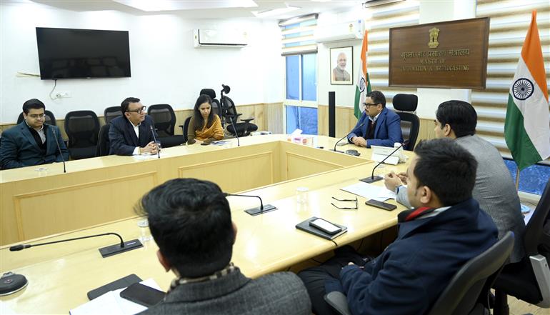 सूचना एवं प्रसारण मंत्रालय के सचिव श्री संजय जाजू की उपस्थिति में 6 जनवरी 2026 को नई दिल्ली स्थित शास्त्री भवन में वेवएक्स और फाउंडेशन फॉर इनोवेशन एंड टेक्नोलॉजी ट्रांसफर (एफआईटीटी), आईआईटी दिल्ली के बीच समझौता ज्ञापन (एमओयू) पर हस्ताक्षर किए गए और आदान-प्रदान किया गया।