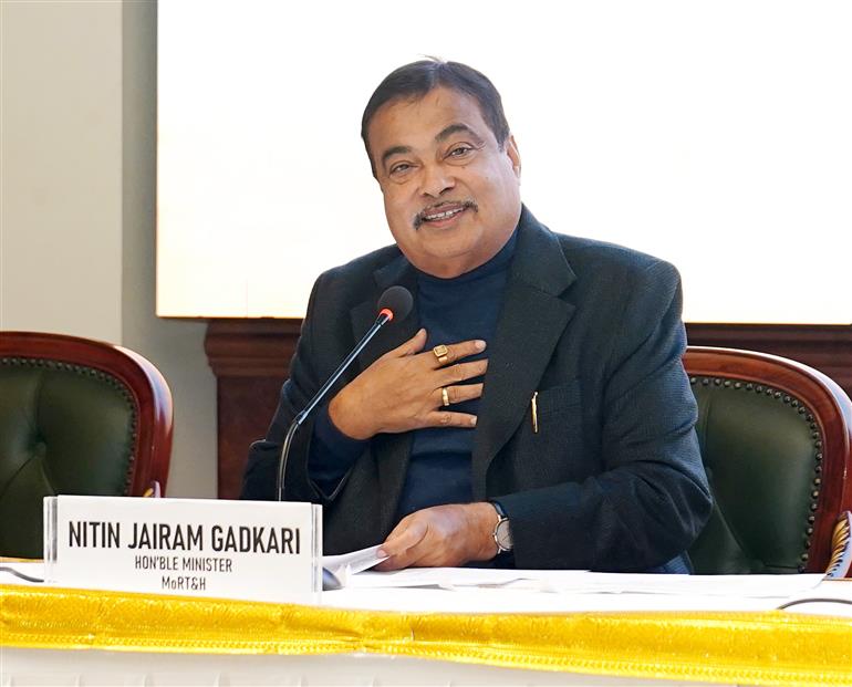केंद्रीय सड़क परिवहन एवं राजमार्ग मंत्री श्री नितिन गडकरी ने 8 जनवरी 2026 को नई दिल्ली में सभी राज्यों और केंद्र शासित प्रदेशों के परिवहन मंत्रियों की वार्षिक बैठक को लेकर आयोजित एक प्रेस कॉन्फ्रेंस को संबोधित किया।