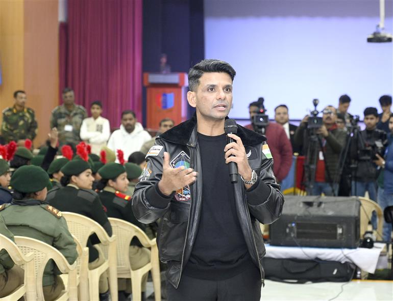 ग्रुप कैप्टन शुभांशु शुक्ला ने 11 जनवरी 2026 को नई दिल्ली में आयोजित एनसीसी रिपब्लिक डे कैंप 2026 के दौरान एनसीसी कैडेट्स से मुलाकात की और उनसे संवाद किया।