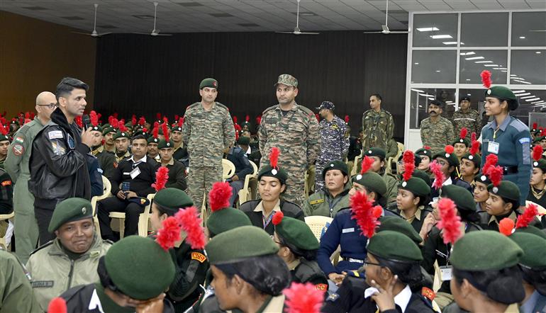 ग्रुप कैप्टन शुभांशु शुक्ला ने 11 जनवरी 2026 को नई दिल्ली में आयोजित एनसीसी रिपब्लिक डे कैंप 2026 के दौरान एनसीसी कैडेट्स से मुलाकात की और उनसे संवाद किया।