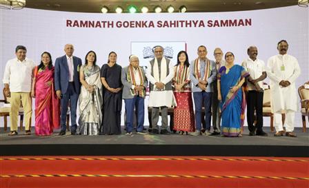 उपराष्ट्रपति श्री सी. पी. राधाकृष्णन ने 2 जनवरी 2026 को चेन्नई में आयोजित तीसरे रामनाथ गोयनका साहित्य सम्मान समारोह में शिरकत की।