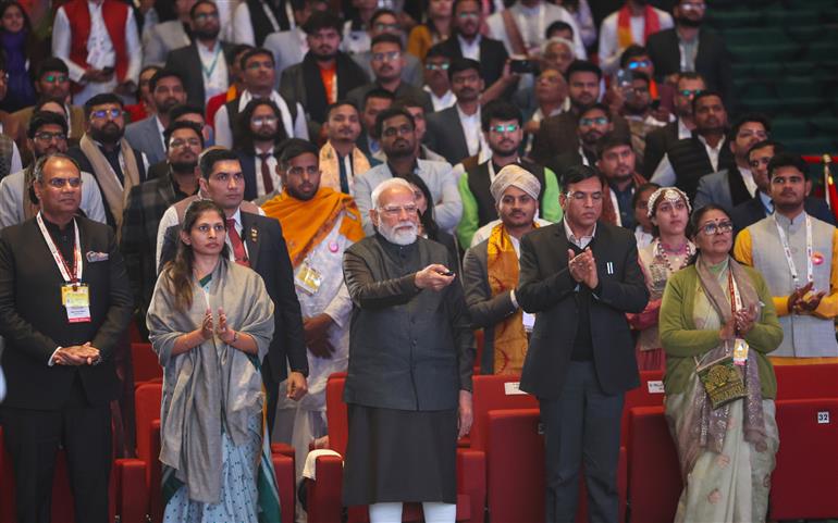 प्रधानमंत्री श्री नरेन्द्र मोदी ने 12 जनवरी 2026 को नई दिल्ली के भारत मंडपम में आयोजित विकसित भारत यंग लीडर्स डायलॉग 2026 के समापन सत्र में शिरकत की।