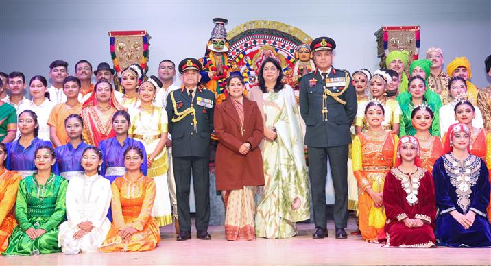 14 जनवरी 2026 को दिल्ली कैंट में आयोजित एनसीसी गणतंत्र दिवस शिविर-2026 के दौरान समूह तस्वीर में थल सेना प्रमुख जनरल उपेंद्र द्विवेदी।