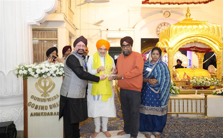 केंद्रीय गृह एवं सहकारिता मंत्री श्री अमित शाह ने 14 जनवरी 2026 को गुजरात के अहमदाबाद के थलतेज स्थित गुरुद्वारा गोबिंद धाम में प्रार्थना की।