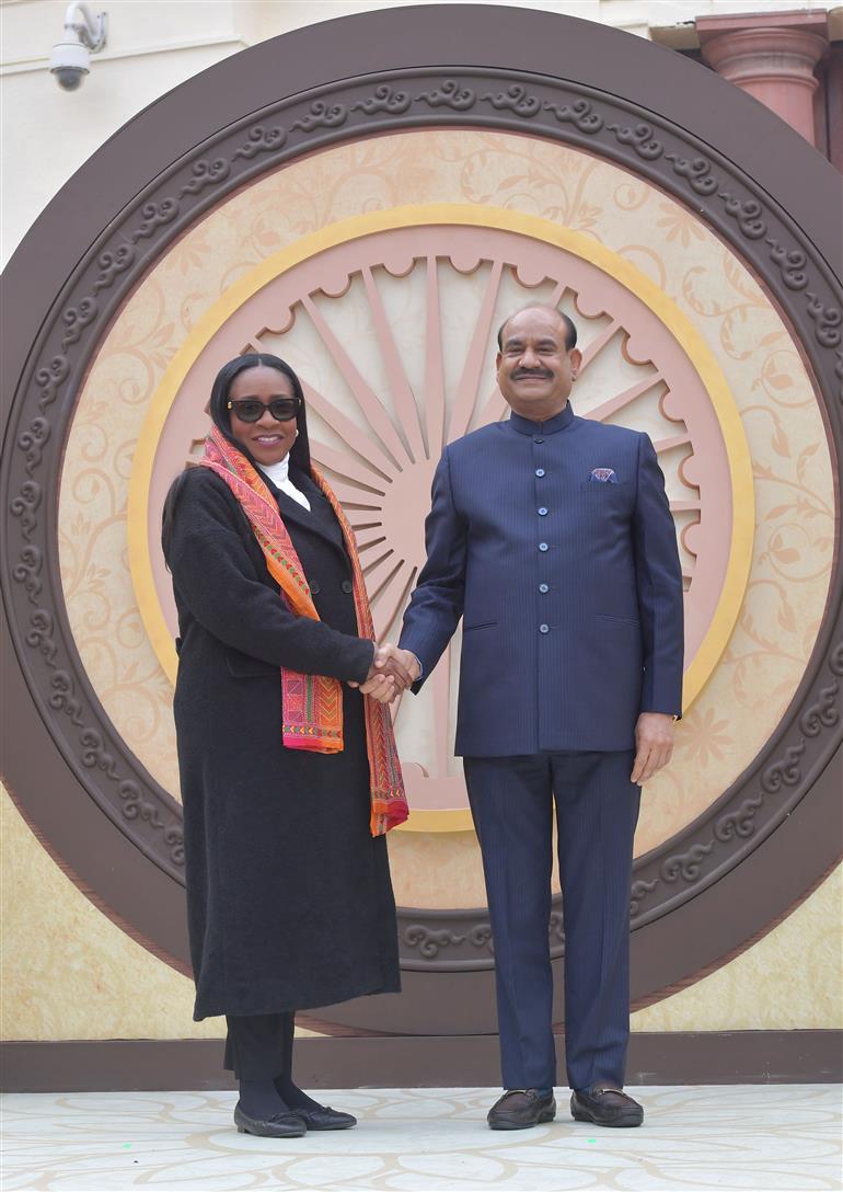 लोकसभा अध्यक्ष श्री ओम बिरला ने 15 जनवरी 2026 को नई दिल्ली में संसद भवन में राष्ट्रमंडल देशों के विभिन्न प्रतिनिधियों से मुलाकात की। यह भेंट राष्ट्रमंडल के स्पीकर्स एवं पीठासीन अधिकारियों के 28वें सम्मेलन से पूर्व हुई।