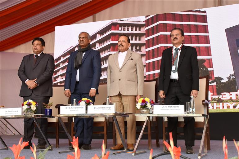 विज्ञान एवं प्रौद्योगिकी (स्वतंत्र प्रभार), पृथ्वी विज्ञान (स्वतंत्र प्रभार), प्रधानमंत्री कार्यालय, कार्मिक, लोक शिकायत एवं पेंशन, परमाणु ऊर्जा तथा अंतरिक्ष राज्य मंत्री डॉ. जितेंद्र सिंह ने 15 जनवरी 2026 को नई दिल्ली स्थित मौसम भवन में भारत मौसम विज्ञान विभाग के 151वें स्थापना दिवस पर आयोजित समारोह में शिरकत की।