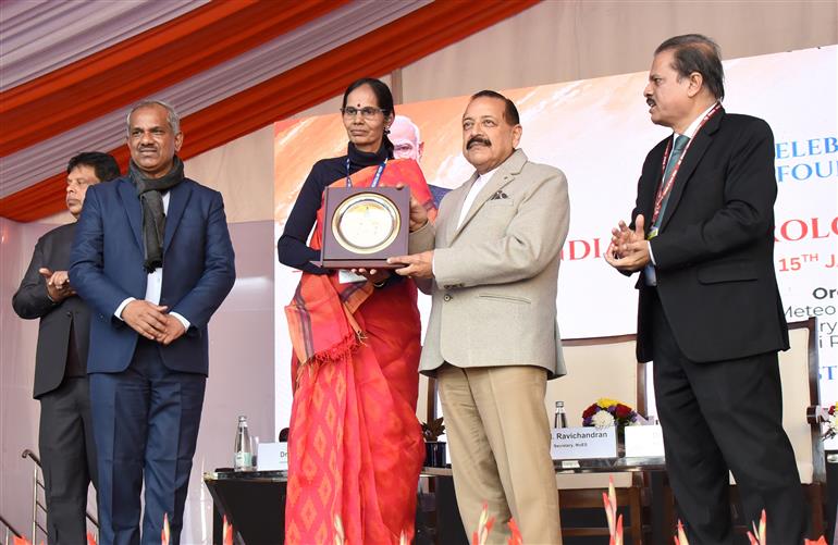 विज्ञान एवं प्रौद्योगिकी (स्वतंत्र प्रभार), पृथ्वी विज्ञान (स्वतंत्र प्रभार), प्रधानमंत्री कार्यालय, कार्मिक, लोक शिकायत एवं पेंशन, परमाणु ऊर्जा तथा अंतरिक्ष राज्य मंत्री डॉ. जितेंद्र सिंह ने 15 जनवरी 2026 को नई दिल्ली स्थित मौसम भवन में भारत मौसम विज्ञान विभाग के 151वें स्थापना दिवस पर आयोजित समारोह में शिरकत की।