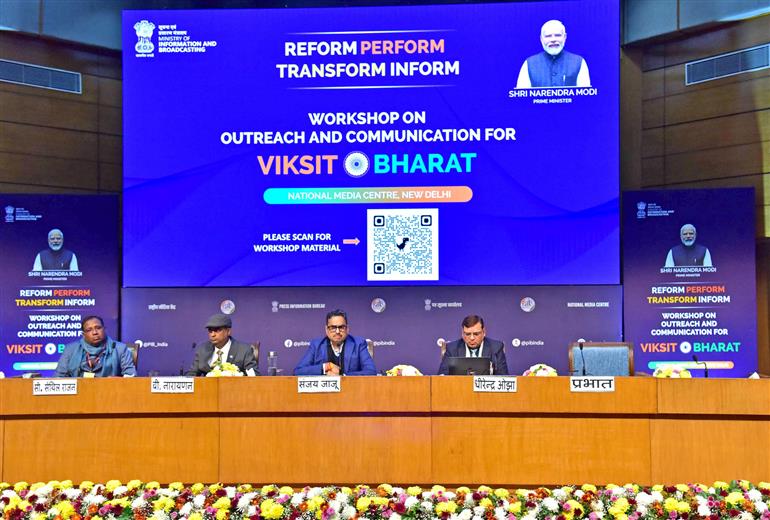 सूचना एवं प्रसारण मंत्रालय के सचिव श्री संजय जाजू 16 जनवरी, 2026 को नई दिल्ली स्थित राष्ट्रीय मीडिया केंद्र में विकसित भारत के लिए आउटरीच और संचार पर कार्यशाला को संबोधित करते हुए।