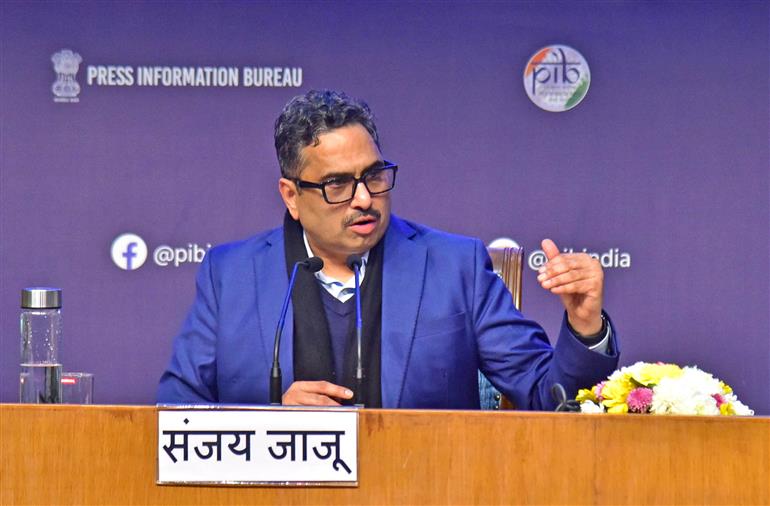 सूचना एवं प्रसारण मंत्रालय के सचिव श्री संजय जाजू 16 जनवरी, 2026 को नई दिल्ली स्थित राष्ट्रीय मीडिया केंद्र में विकसित भारत के लिए आउटरीच और संचार पर कार्यशाला को संबोधित करते हुए।