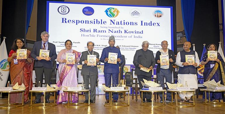 पूर्व राष्ट्रपति श्री रामनाथ कोविंद 19 जनवरी, 2026 को नई दिल्ली स्थित अंबेडकर अंतर्राष्ट्रीय केंद्र में रिस्पॉन्सिबल नेशंस इंडेक्स लॉन्च करते हुए।
