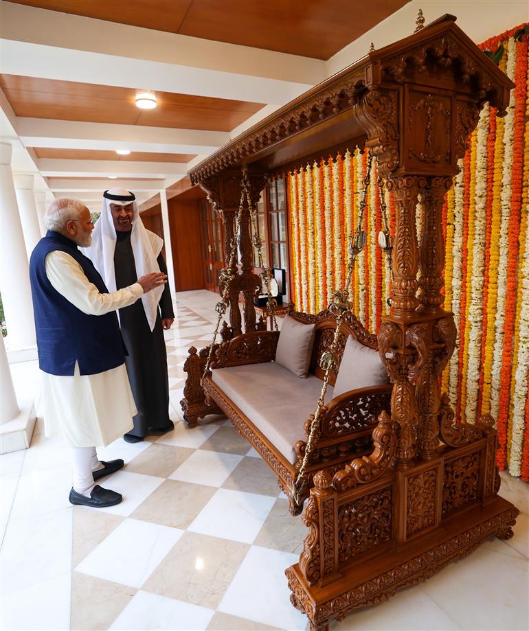 प्रधानमंत्री श्री नरेन्द्र मोदी 19 जनवरी, 2026 को नई दिल्ली स्थित 7, लोक कल्याण मार्ग पर संयुक्त अरब अमीरात के राष्ट्रपति शेख मोहम्मद बिन जायद अल नाहयान से मुलाकात करते हुए।