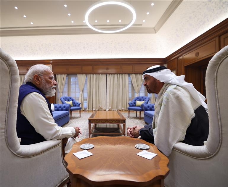 प्रधानमंत्री श्री नरेन्द्र मोदी 19 जनवरी, 2026 को नई दिल्ली स्थित 7, लोक कल्याण मार्ग पर संयुक्त अरब अमीरात के राष्ट्रपति शेख मोहम्मद बिन जायद अल नाहयान से मुलाकात करते हुए।