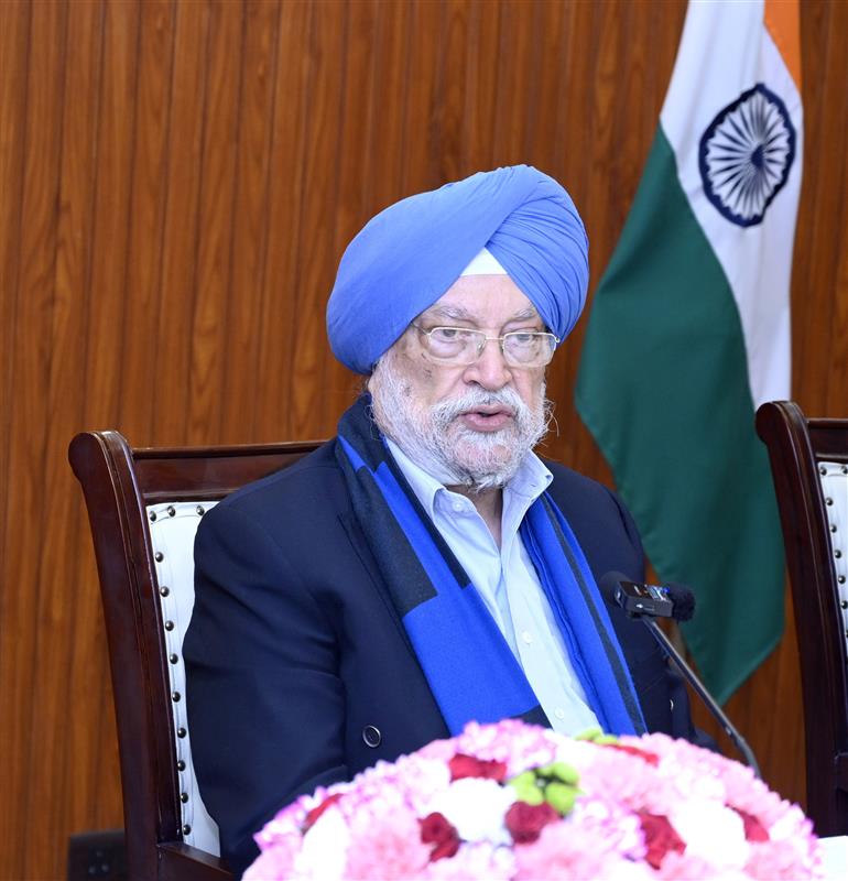 केंद्रीय पेट्रोलियम एवं प्राकृतिक गैस मंत्री श्री हरदीप सिंह पुरी 23 जनवरी, 2026 को नई दिल्ली में भारत ऊर्जा सप्ताह 2026 पर पूर्वावलोकन कार्यक्रम के अवसर पर आयोजित प्रेस कॉन्फ्रेंस को संबोधित करते हुए।
