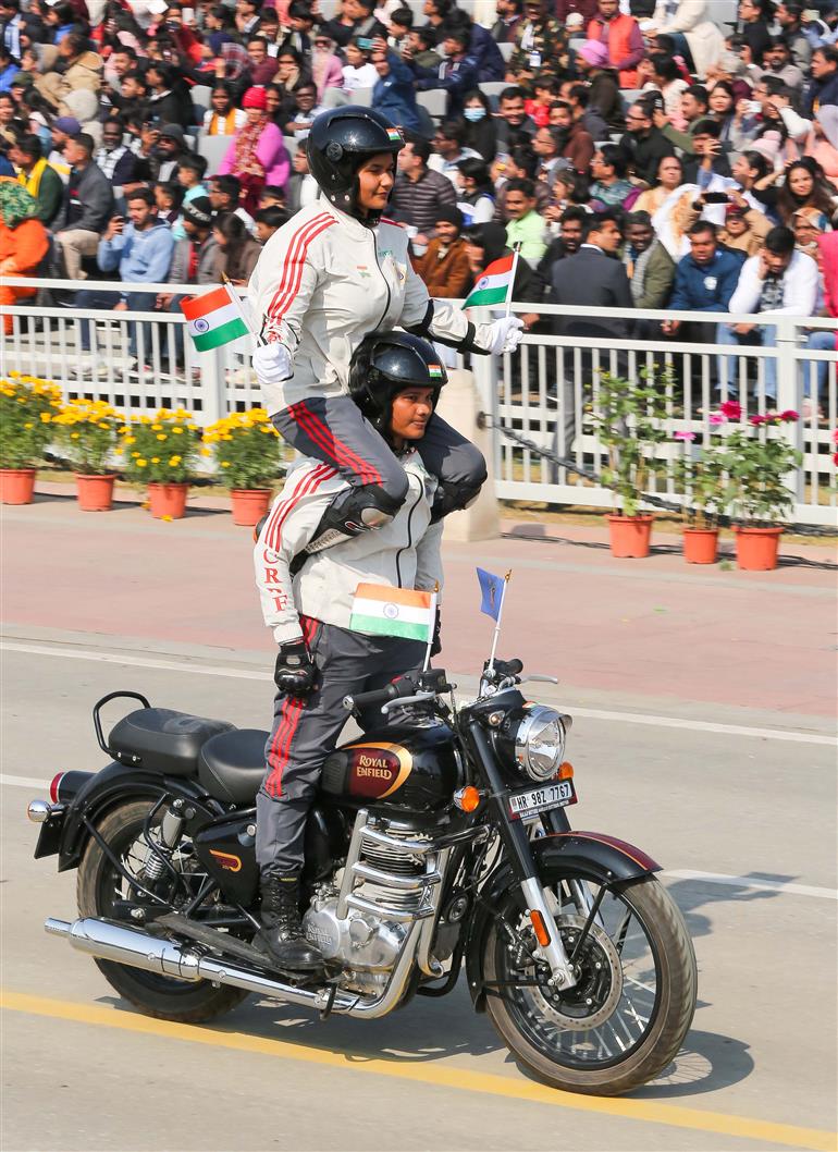 26 जनवरी, 2026 को नई दिल्ली के कर्तव्य पथ पर आयोजित 77वें गणतंत्र दिवस समारोह की झलकियां।