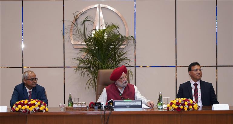 केंद्रीय पेट्रोलियम एवं प्राकृतिक गैस मंत्री श्री हरदीप सिंह पुरी 27 जनवरी, 2026 को गोवा में भारत ऊर्जा सप्ताह के चौथे संस्करण के दौरान मीडिया को जानकारी देते हुए।