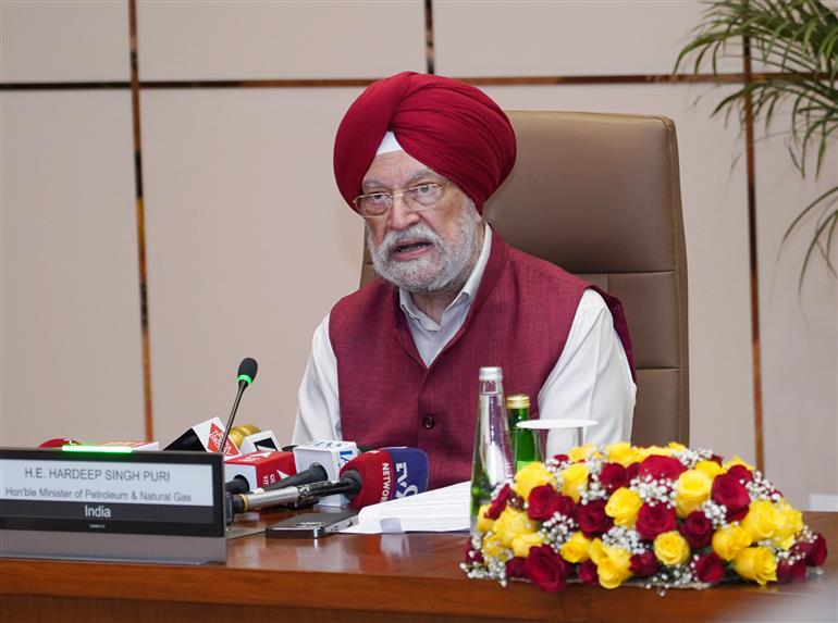 केंद्रीय पेट्रोलियम एवं प्राकृतिक गैस मंत्री श्री हरदीप सिंह पुरी 27 जनवरी, 2026 को गोवा में भारत ऊर्जा सप्ताह के चौथे संस्करण के दौरान मीडिया को जानकारी देते हुए।