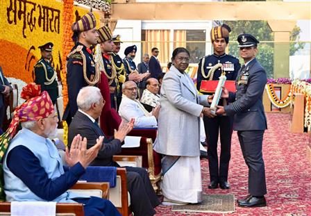 उपराष्ट्रपति श्री सी. पी. राधाकृष्णन 26 जनवरी, 2026 को नई दिल्ली में कर्तव्य पथ पर 77वें गणतंत्र दिवस समारोह में भाग लेते हुए।
