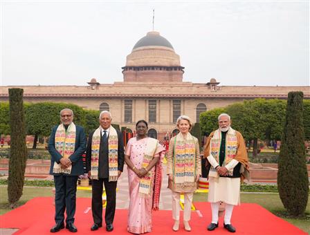 उपराष्ट्रपति श्री सी. पी. राधाकृष्णन 26 जनवरी, 2026 को नई दिल्ली में 77वें गणतंत्र दिवस के अवसर पर माननीय राष्ट्रपति श्रीमती द्रौपदी मुर्मु जी द्वारा आयोजित 'एट होम' स्वागत समारोह में शामिल हुए।