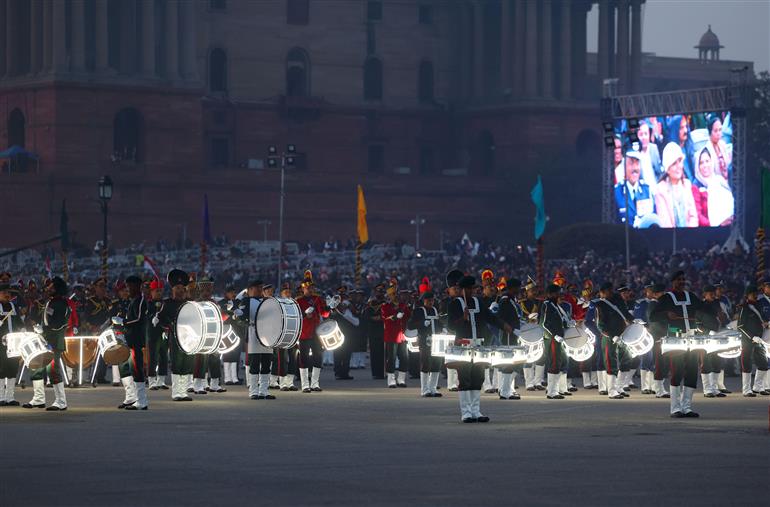 प्रधानमंत्री श्री नरेन्द्र मोदी 29 जनवरी, 2026 को नई दिल्ली के विजय चौक पर बीटिंग रिट्रीट समारोह में शामिल हुए।
