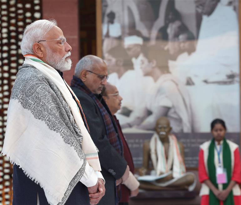 प्रधानमंत्री श्री नरेन्द्र मोदी 30 जनवरी, 2026 को नई दिल्ली स्थित गांधी स्मृति में महात्मा गांधी की याद में आयोजित प्रार्थना सभा में शामिल हुए।