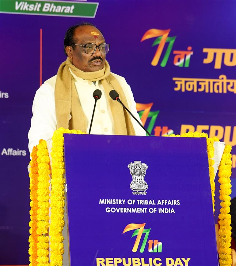 जनजातीय कार्य राज्य मंत्री श्री दुर्गादास उइके 30 जनवरी, 2026 को नई दिल्ली के पालिका सर्विसेज ऑफिसर्स इंस्टीट्यूट में जनजातीय कार्य मंत्रालय द्वारा आयोजित 77वें गणतंत्र दिवस समारोह - 2026 के अवसर पर जनजातीय अतिथियों और कलाकारों के सम्मान में स्वागत समारोह को संबोधित करते हुए।