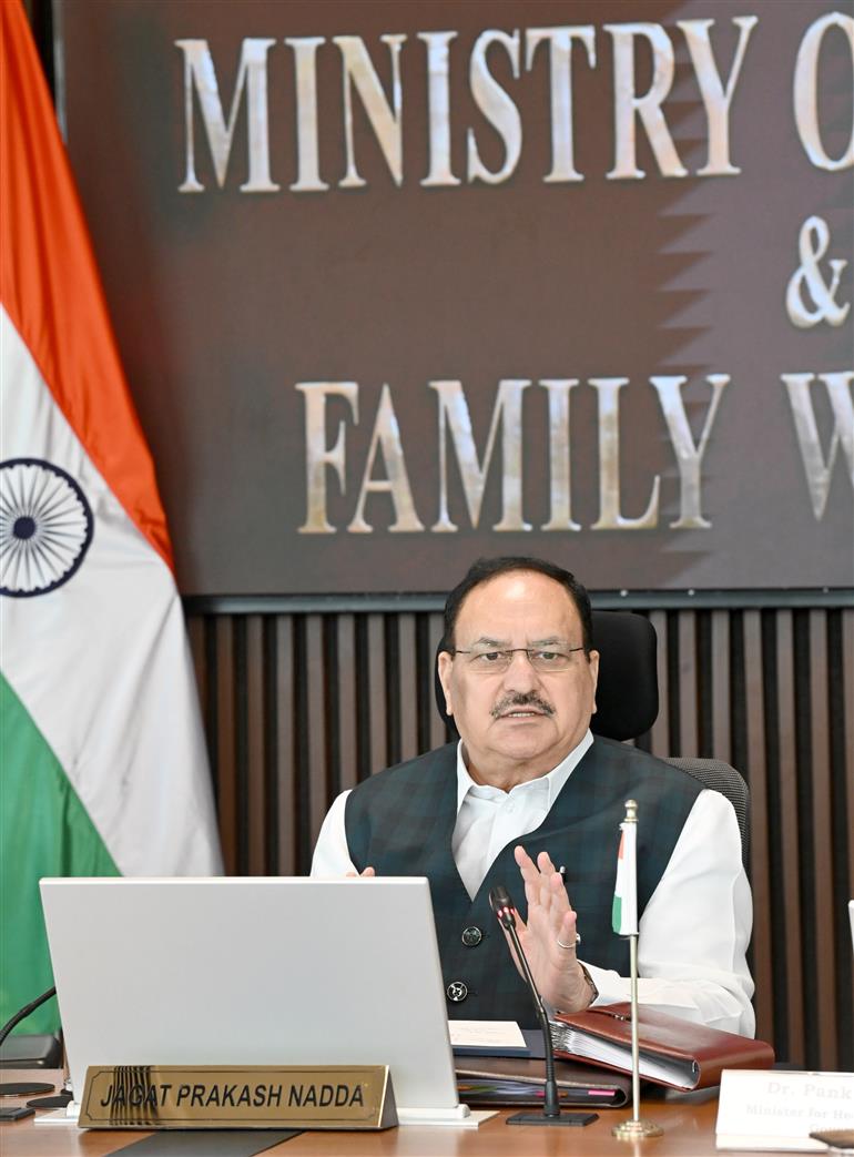 केंद्रीय स्वास्थ्य एवं परिवार कल्याण तथा रसायन एवं उर्वरक मंत्री श्री जगत प्रकाश नड्डा ने 1 जुलाई 2026 को नई दिल्ली में दिल्ली सरकार के साथ डेंगू की तैयारियों की समीक्षा बैठक की अध्यक्षता की।