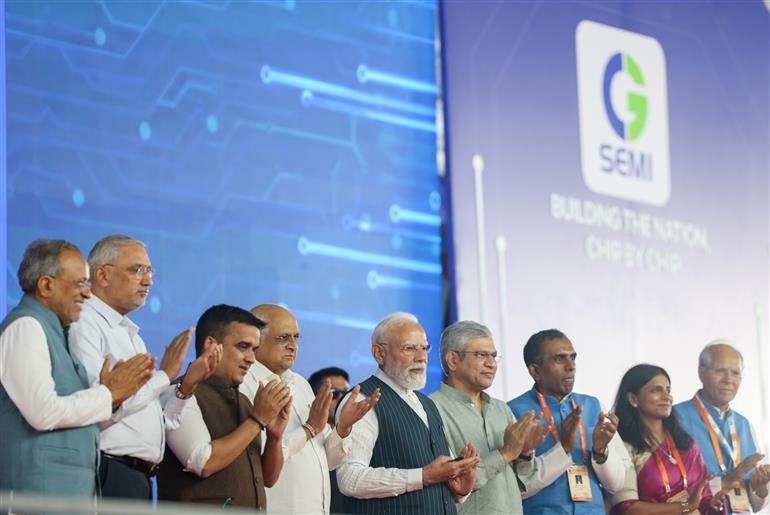  प्रधानमंत्री श्री नरेन्द्र मोदी ने 04 जुलाई, 2026 को गुजरात के साणंद में सीजी सेमी आउटसोर्स्ड सेमीकंडक्टर असेंबली एंड टेस्ट (ओएसएटी) सुविधा का उद्घाटन किया।