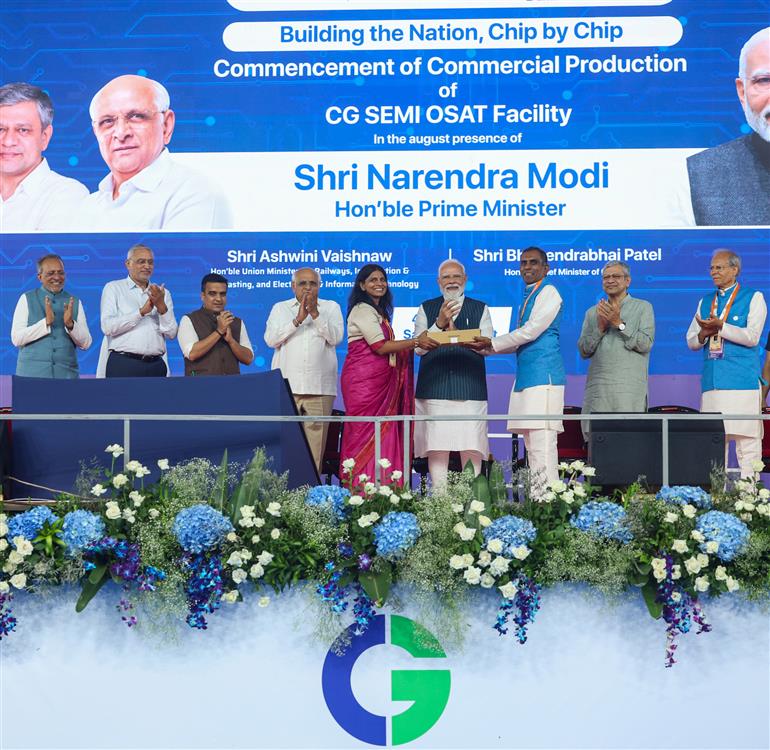  प्रधानमंत्री श्री नरेन्द्र मोदी ने 04 जुलाई, 2026 को गुजरात के साणंद में सीजी सेमी आउटसोर्स्ड सेमीकंडक्टर असेंबली एंड टेस्ट (ओएसएटी) सुविधा के उद्घाटन समारोह में शिरकत की।