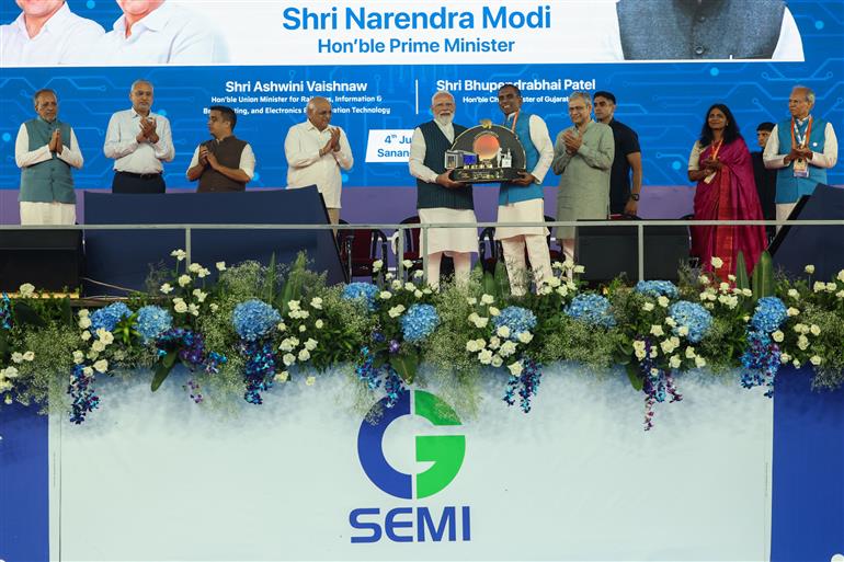  प्रधानमंत्री श्री नरेन्द्र मोदी ने 04 जुलाई, 2026 को गुजरात के साणंद में सीजी सेमी आउटसोर्स्ड सेमीकंडक्टर असेंबली एंड टेस्ट (ओएसएटी) सुविधा के उद्घाटन समारोह में शिरकत की।