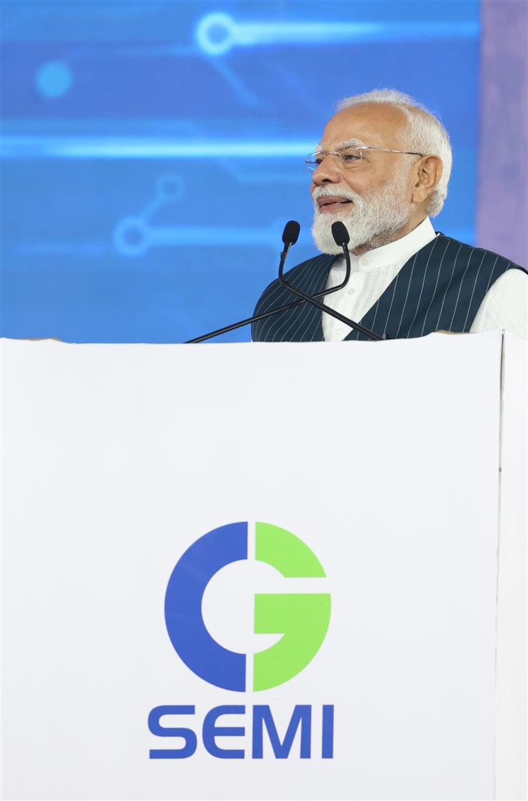  प्रधानमंत्री श्री नरेन्द्र मोदी ने 04 जुलाई, 2026 को गुजरात के साणंद में सीजी सेमी आउटसोर्स्ड सेमीकंडक्टर असेंबली एंड टेस्ट (ओएसएटी) सुविधा के उद्घाटन समारोह को संबोधित किया।