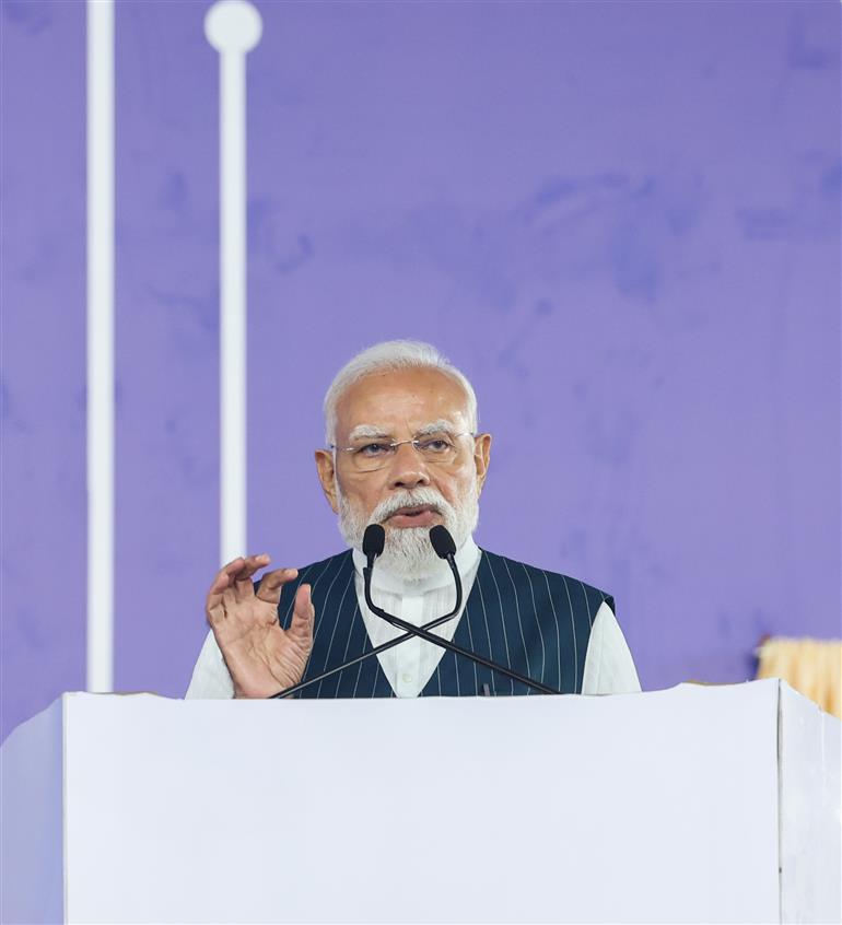  प्रधानमंत्री श्री नरेन्द्र मोदी ने 04 जुलाई, 2026 को गुजरात के साणंद में सीजी सेमी आउटसोर्स्ड सेमीकंडक्टर असेंबली एंड टेस्ट (ओएसएटी) सुविधा के उद्घाटन समारोह को संबोधित किया।