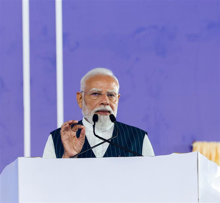  प्रधानमंत्री श्री नरेन्द्र मोदी ने 04 जुलाई, 2026 को गुजरात के साणंद में सीजी सेमी आउटसोर्स्ड सेमीकंडक्टर असेंबली एंड टेस्ट (ओएसएटी) सुविधा के उद्घाटन समारोह को संबोधित किया।
